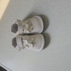 Jack and Lily‎ sandals size 4